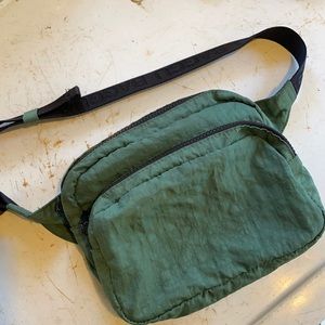 BAGGU nylon fannypack hip bag rare color!